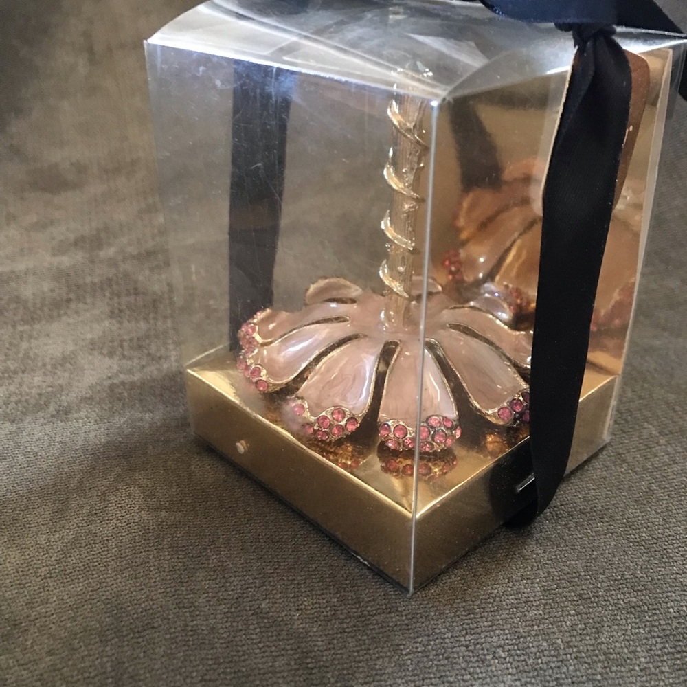 Ring holder - Picture 2 of 5